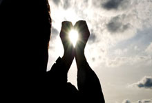 青岛中能逆转局势，赢得一场激动人心的比赛的简单介绍